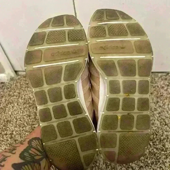 Adidas’s pale pink tennis shoes sneakers - Picture 5 of 11